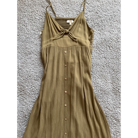 Beceel Large Green Spaghetti Strap Bow Midi Dress. - Picture 5 of 9